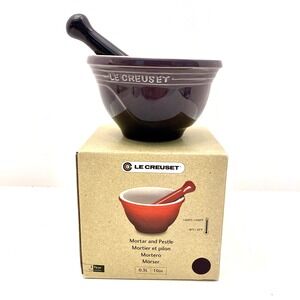 Le Creuset "Cassis" Purple Mortar & Pestle Stoneware 10 Oz NIB Discontinued RARE